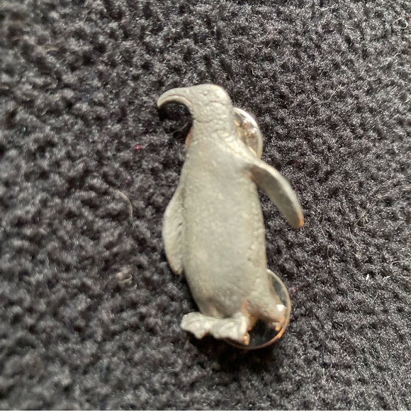 Vintage GG Harris Pewter Penguin Brooch - Picture 5 of 5